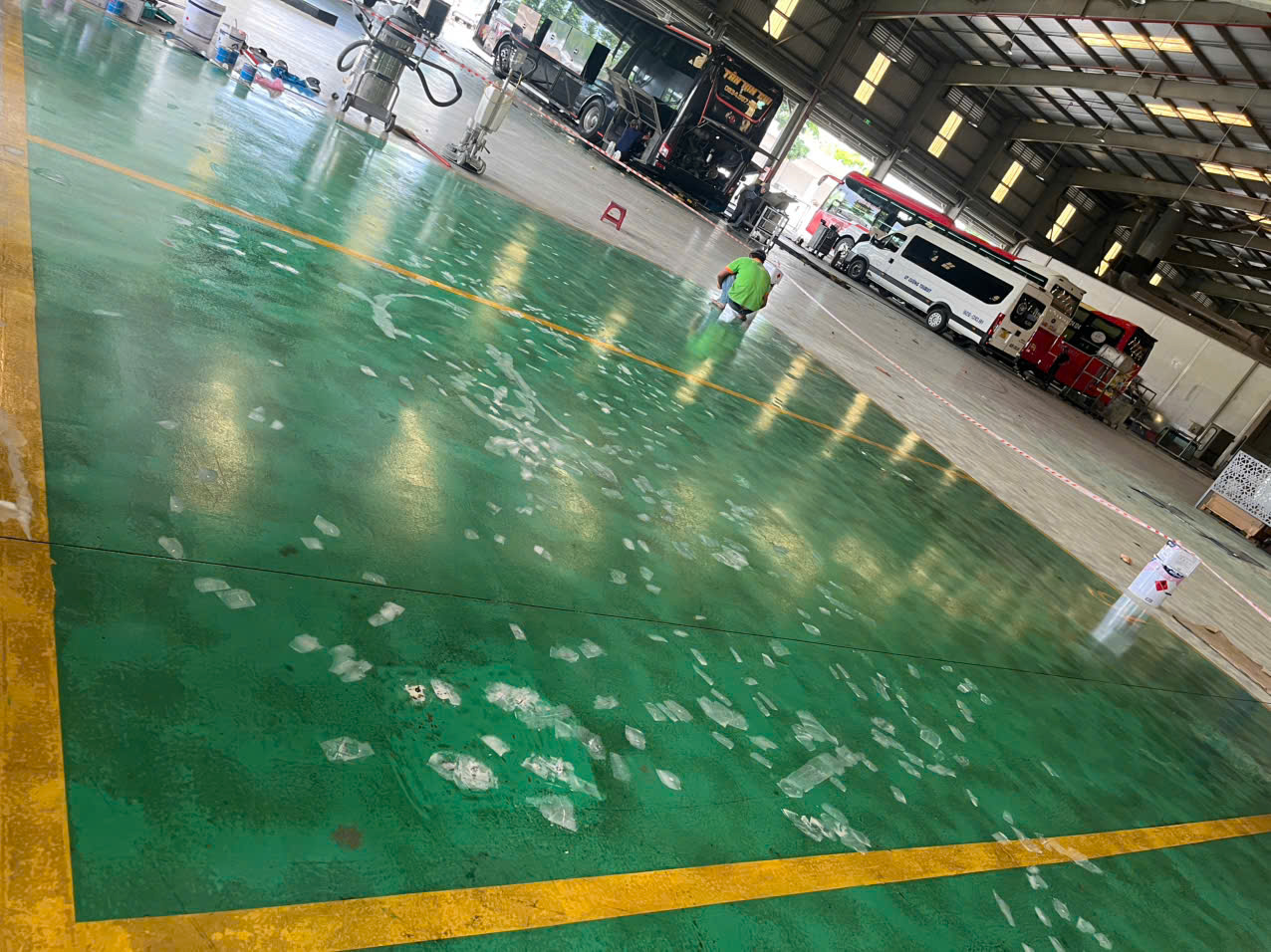 Thi công sơn sàn Epoxy cho xưởng sữa chữa xe ở Hòa Phước, Đà Nẵng