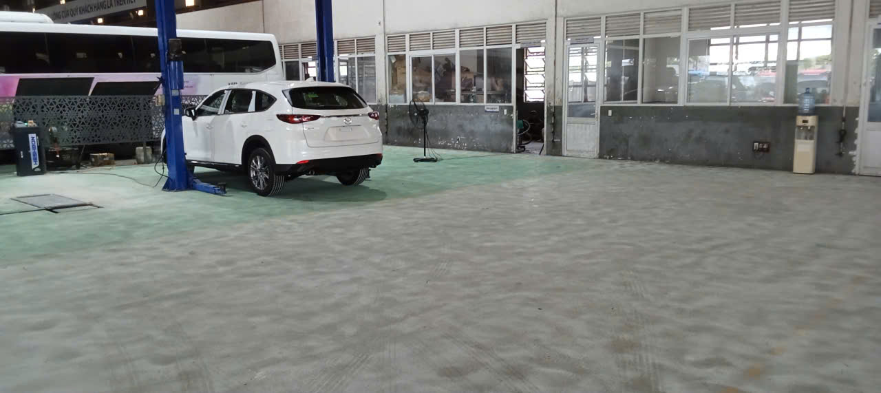 Thi công sơn sàn Epoxy cho xưởng sữa chữa xe ở Hòa Phước, Đà Nẵng