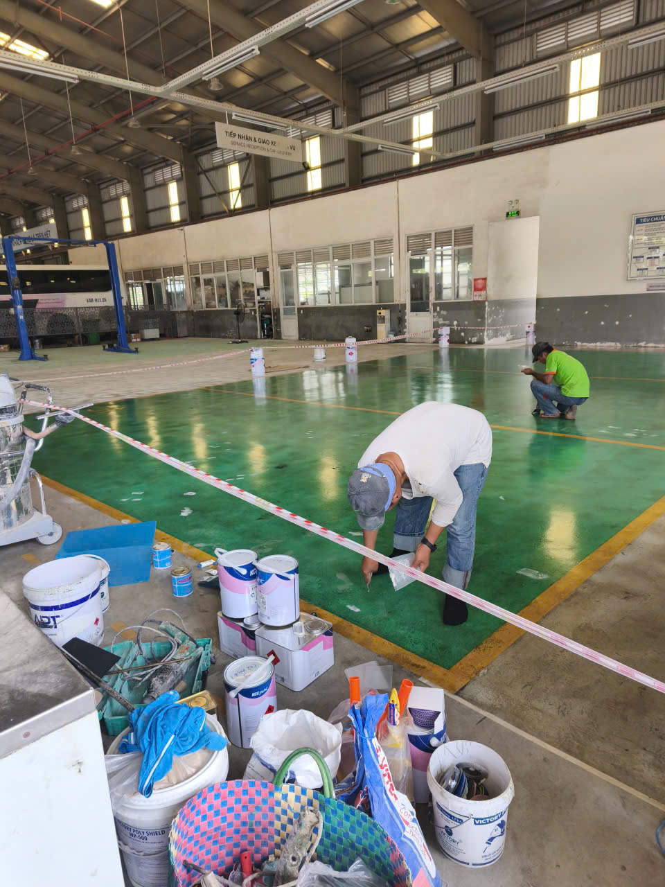 Thi công sơn sàn Epoxy cho xưởng sữa chữa xe ở Hòa Phước, Đà Nẵng