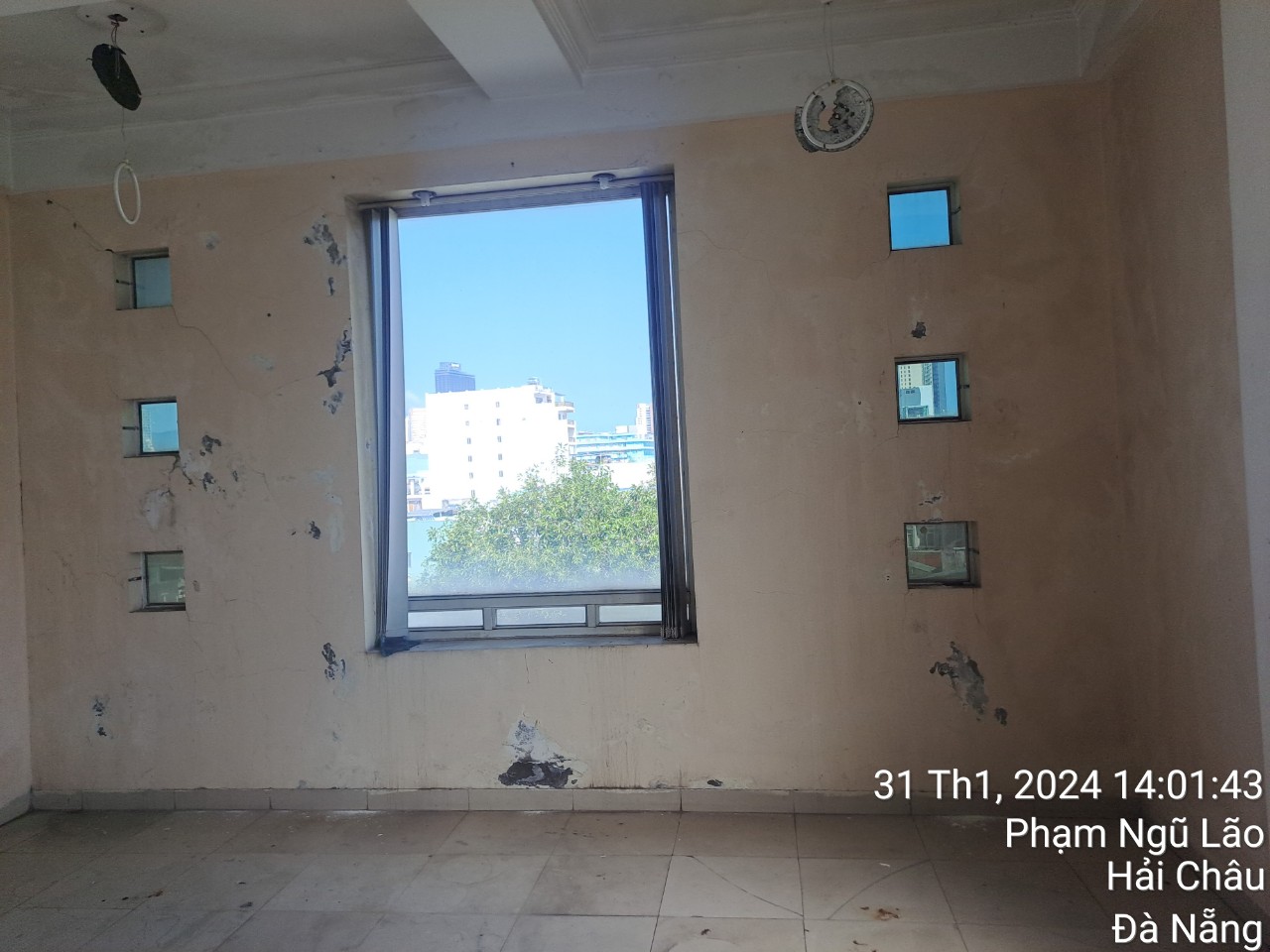 Dịch vụ sửa chữa cải tạo tường rạn nứt và xử lý sàn mái thấm ẩm - Giải pháp cho ngôi nhà khô ráo và 