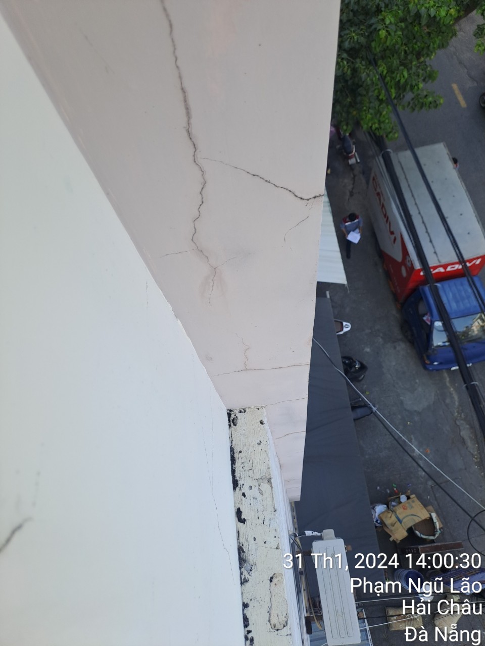 Dịch vụ sửa chữa cải tạo tường rạn nứt và xử lý sàn mái thấm ẩm - Giải pháp cho ngôi nhà khô ráo và 