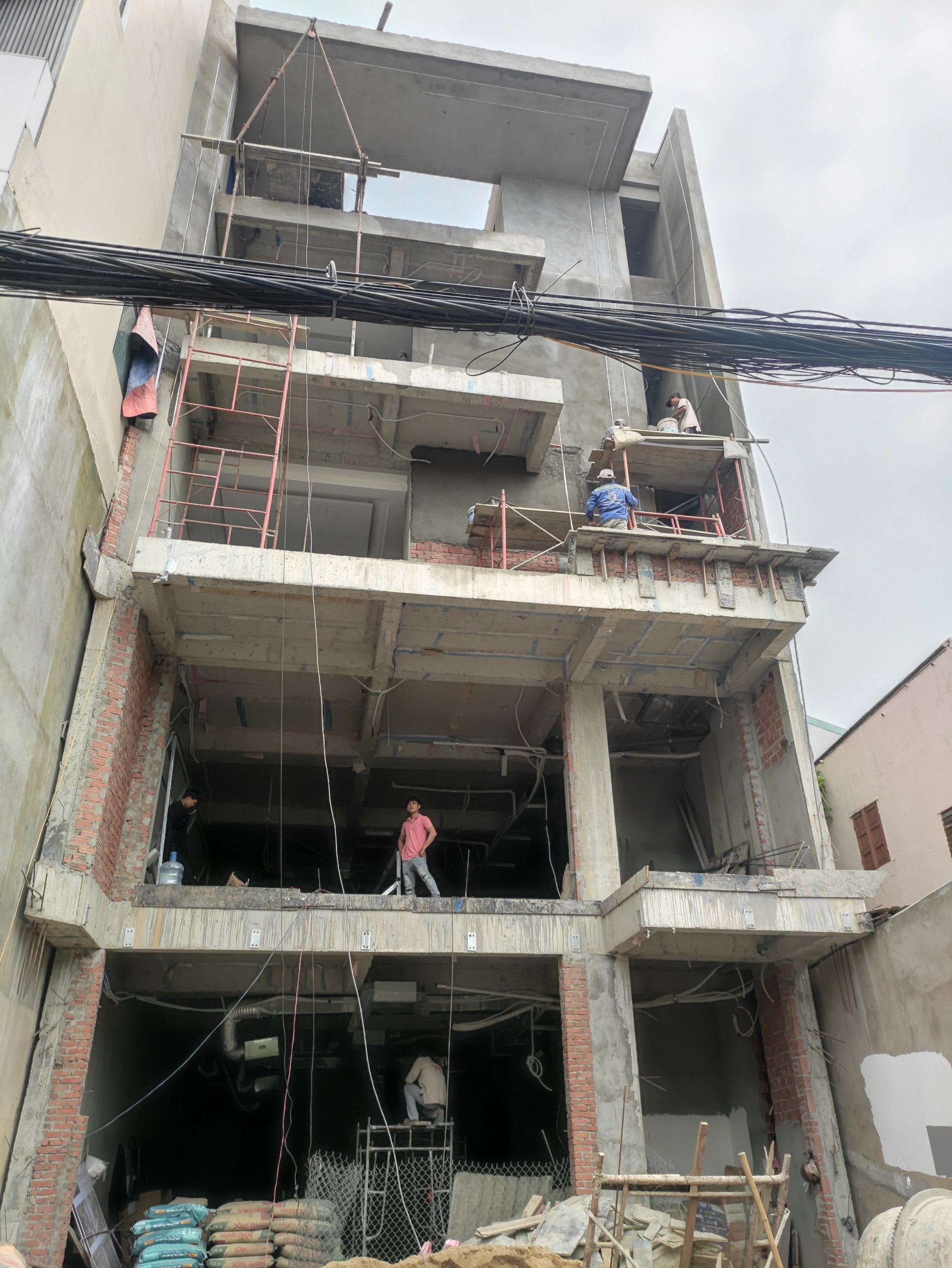 CHỐNG THẤM TƯỜNG NGOẠI THẤT CHO BIỆT THỰ 30 TỶ CỦA ĐẠI GIA ĐÀ NẴNG