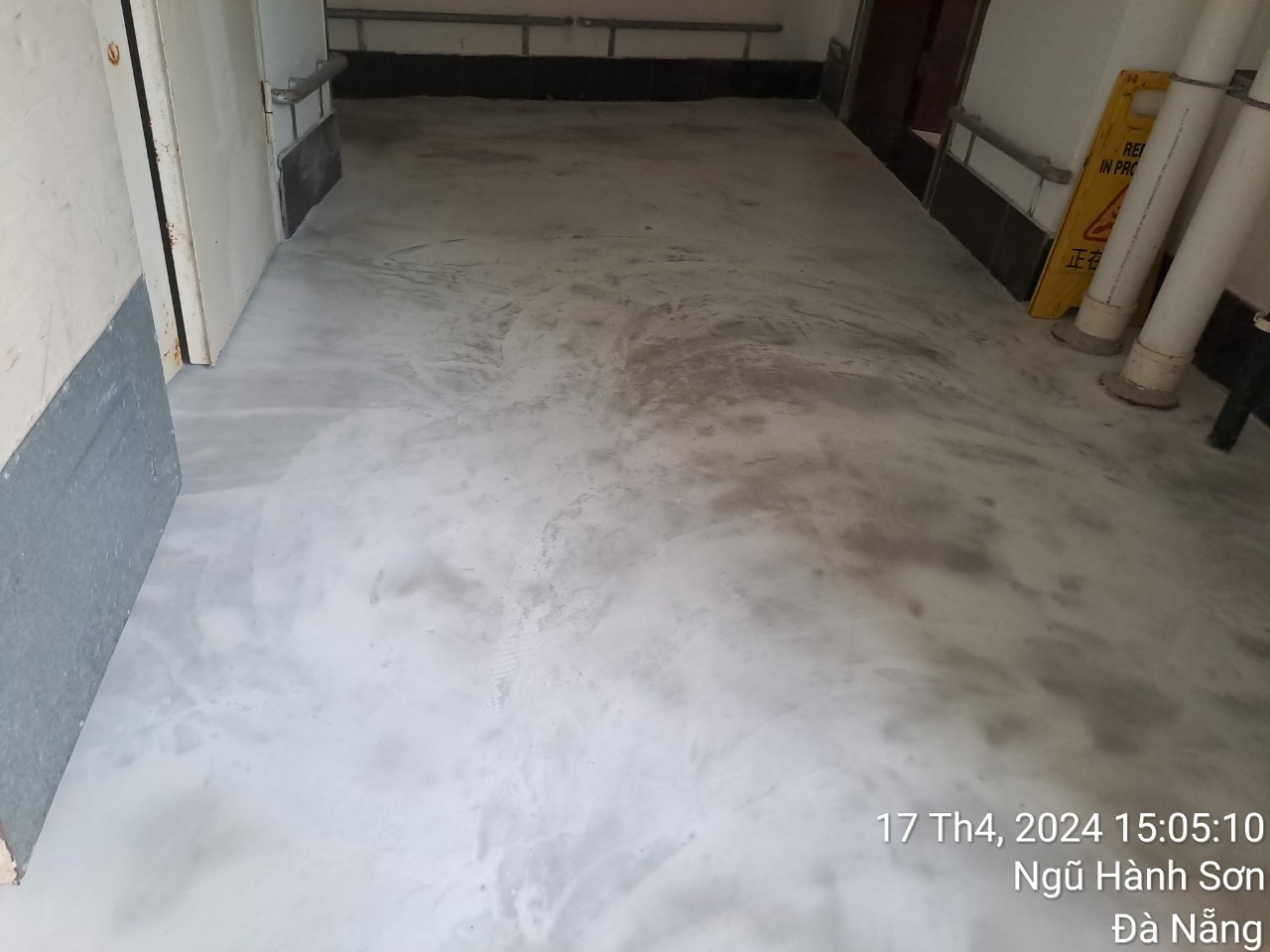 Chống thấm sàn gốc xi măng cho nhà mới xây của đôi vợ chồng trẻ