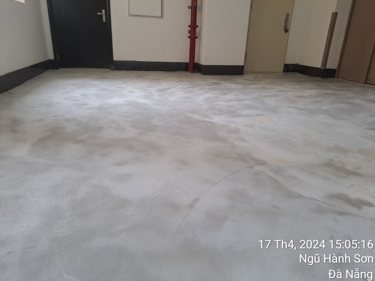 Chống thấm sàn gốc xi măng cho nhà mới xây của đôi vợ chồng trẻ
