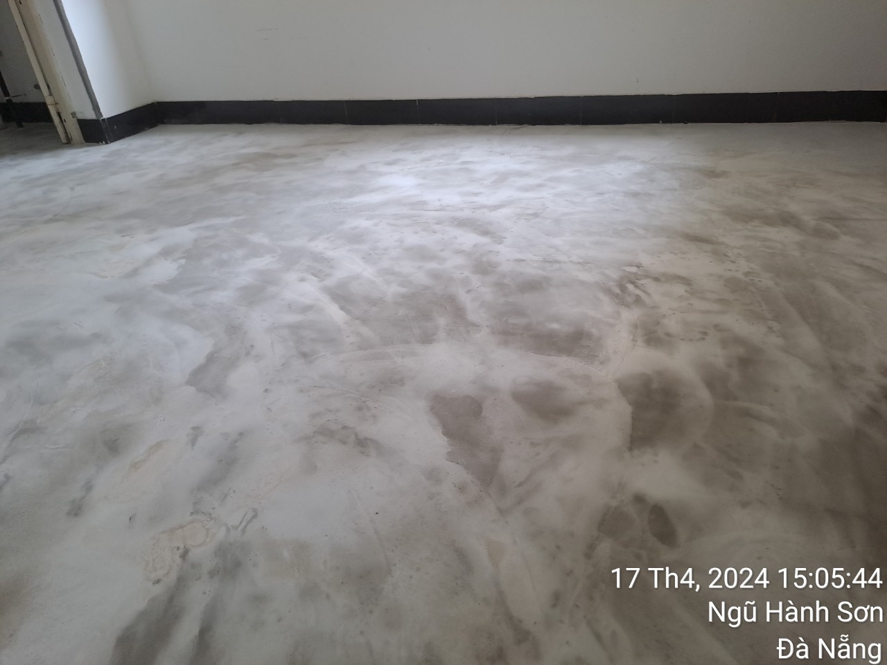 Chống thấm sàn gốc xi măng cho nhà mới xây của đôi vợ chồng trẻ
