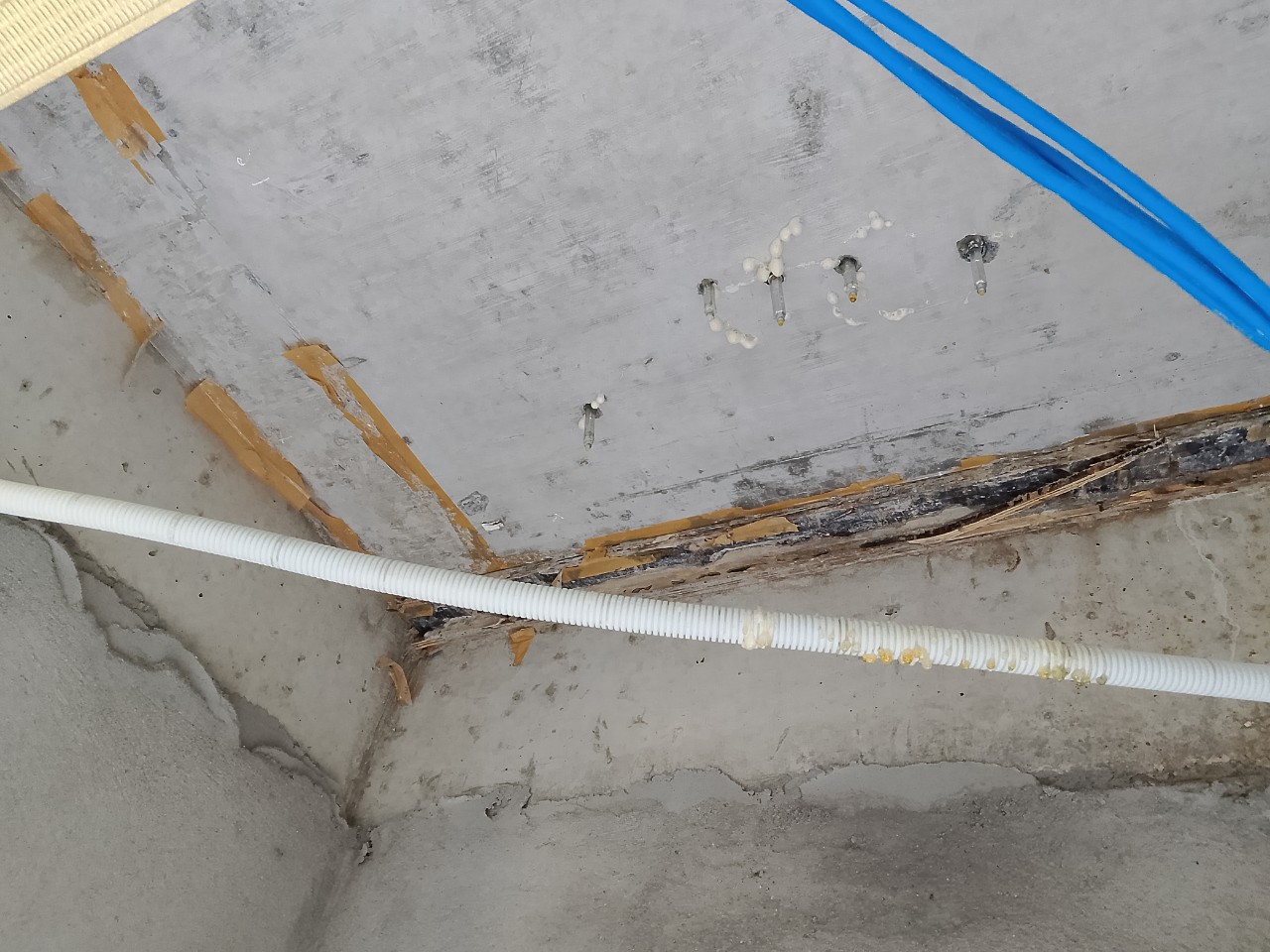 Bắn Foam Chống Thấm Sàn Bê Tông Đà Nẵng, Quảng Nam - Giải Pháp Xử Lý Vết Nứt, Lỗ Hổng Hiệu Quả