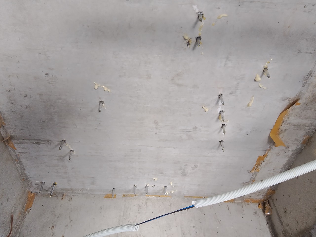 Bắn Foam Chống Thấm Sàn Bê Tông Đà Nẵng, Quảng Nam - Giải Pháp Xử Lý Vết Nứt, Lỗ Hổng Hiệu Quả