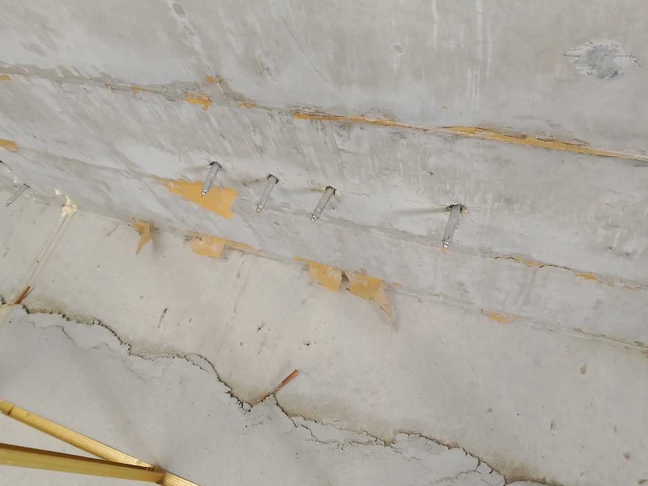 Bắn Foam Chống Thấm Sàn Bê Tông Đà Nẵng, Quảng Nam - Giải Pháp Xử Lý Vết Nứt, Lỗ Hổng Hiệu Quả