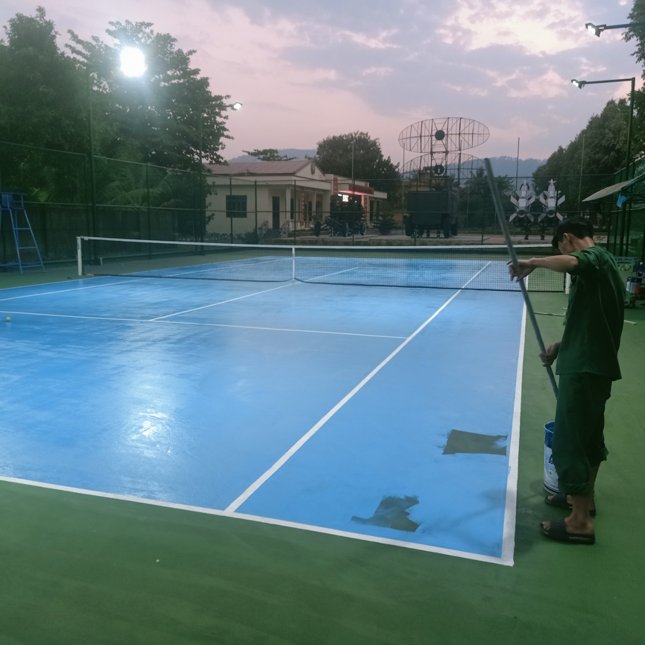 Thi công chống thấm sàn epoxy cho sân tennis: Giải pháp hoàn hảo cho độ bền và đẹp của sân chơi